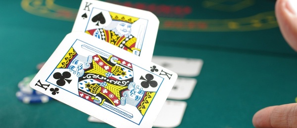 Pořadí výherních kombinací v pokeru patří k naprostým základům pokerové teorie 