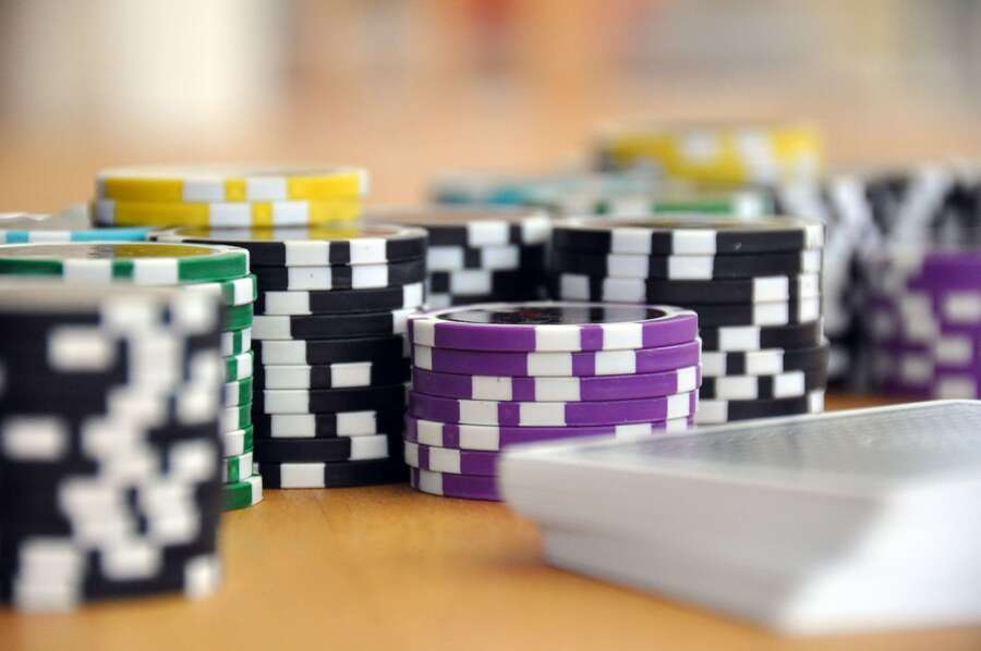 Co je to split v pokeru?