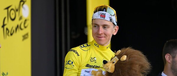 Tadej Pogařar na Tour de France 2025 ve žlutém