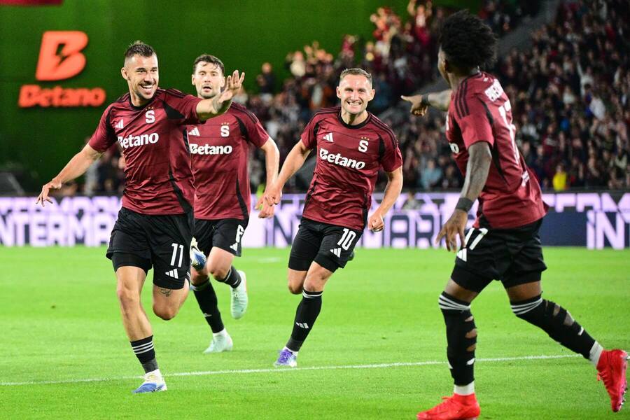 Hráči Sparty v zápase proti Aktobe