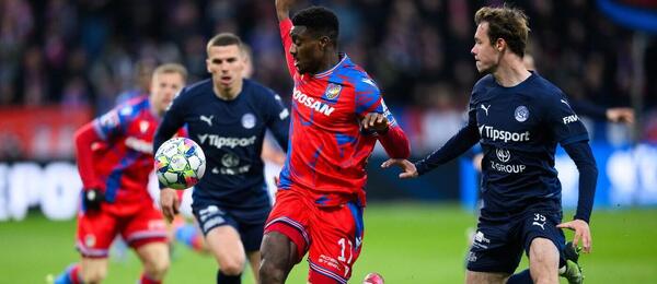 Rafiu Durosinmi z Viktorie Plzeň a Ondřej Kukučka ze Slovácka