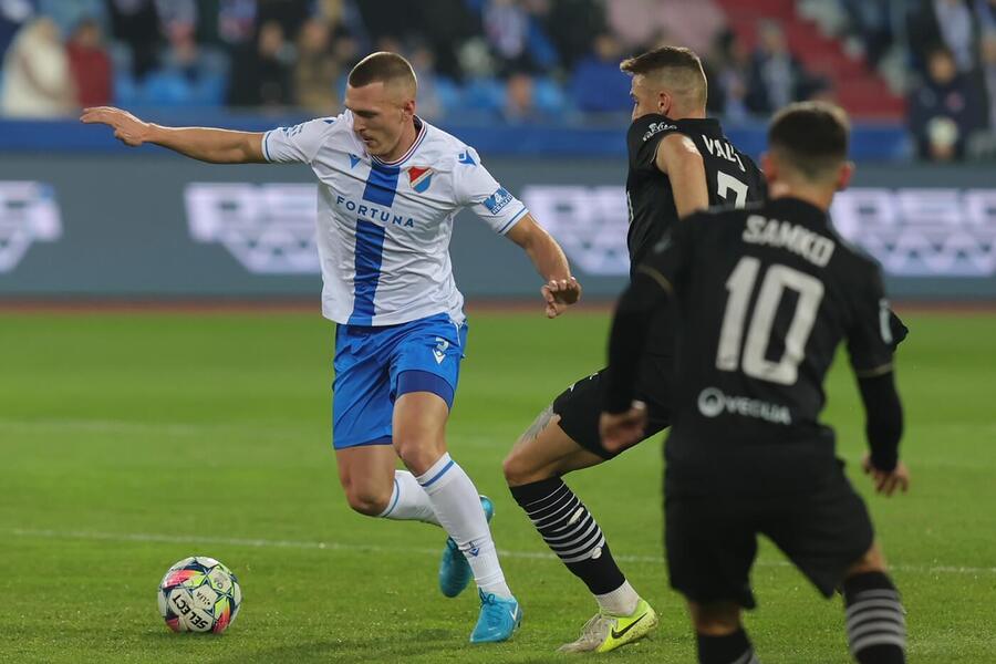 Jiří Boula z Ostravy, Kristián Vallo a Denny Samko z Karviné v posledním vzájemném utkání