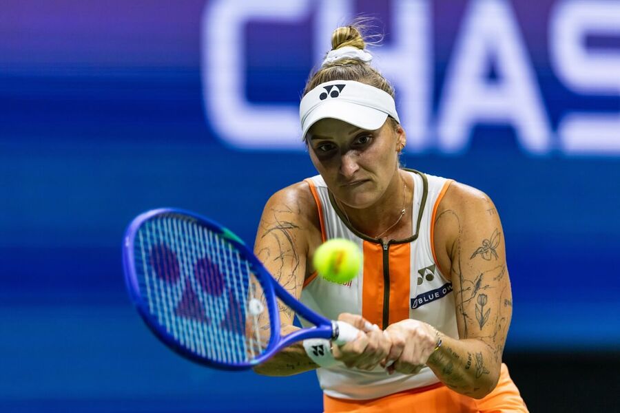 Markéta Vondroušová se ve čtvrtfinále WTA US Open 2025 utká s Arynou Sabalenkovou.