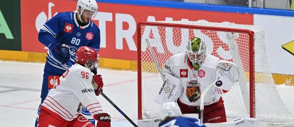 Tomáš Zohorna z Komety před brankou Odense