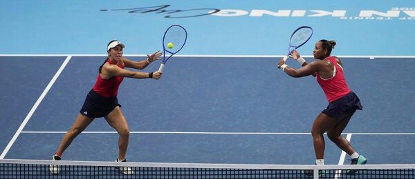 Americké tenistky postoupily do finále turnaje Billie Jean King Cup 2025. O titul si zahrají s týmem Itálie.