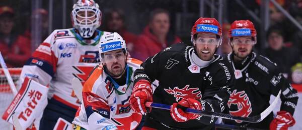 Roman Will, Peter Čerešňák, Ondřej Kovarčík a Libor Hudáček v zápase Pardubice s Třincem