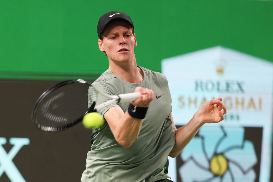 Jannik Sinner získal v roce 2024 titul na turnaji Masters v Šanghaji. Ve finále porazil Novaka Djokoviće.