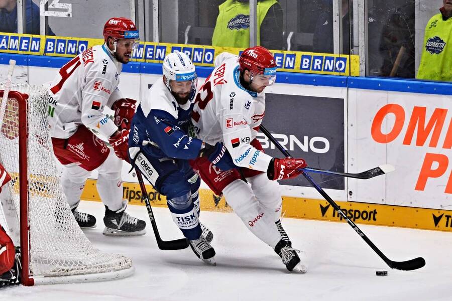 Tomáš Kundrátek, Jan Ekrt a Michal Teplý v zápase Třince s Kometou