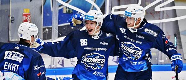 Hráči Komety Brno sa radují z gólu proti Rytířům Kladno