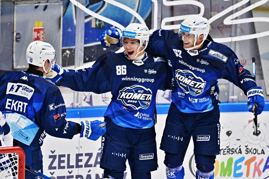 Hráči Komety Brno sa radují z gólu proti Rytířům Kladno