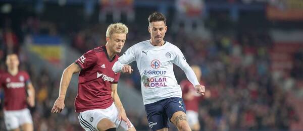 Jaroslav Zelený a Milan Petržela v souboji o míč při zápase Sparta vs. Slovácko