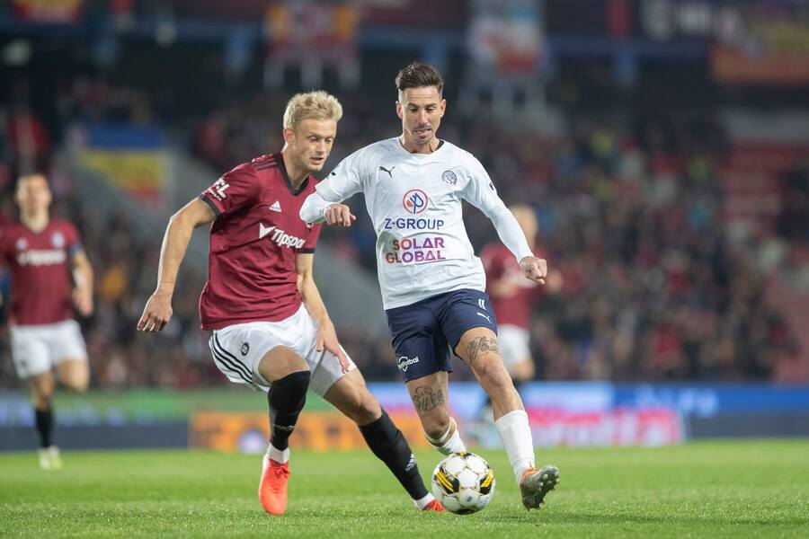 Jaroslav Zelený a Milan Petržela v souboji o míč při zápase Sparta vs. Slovácko