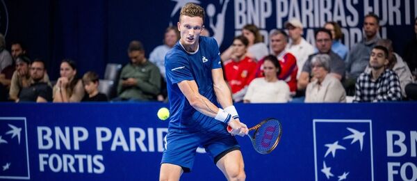 Jiří Lehečka se v semifinále European Open 2025 střetne s Francouzem Giovannim Mpetshim Perricardem.