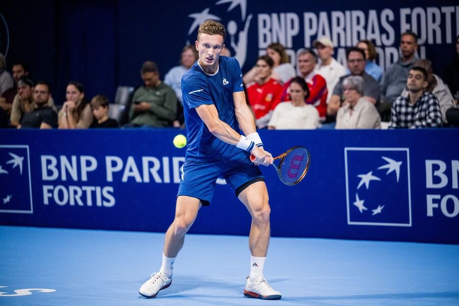 Jiří Lehečka se v semifinále European Open 2025 střetne s Francouzem Giovannim Mpetshim Perricardem.