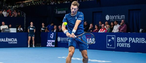Jiří Lehečka porazil Giovanniho Mpetshi Perricarda a postoupil do finále turnaje European Open 2025.