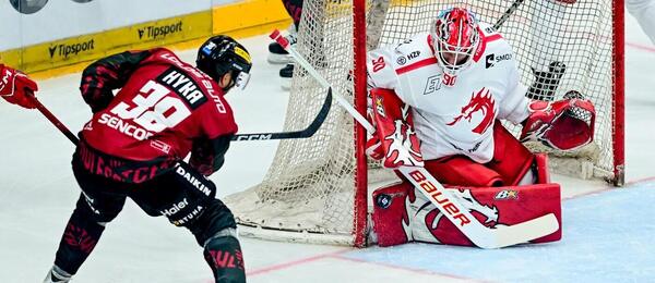 omáš Hyka a Ondřej Kacetl v zápase mezi Spartou a Třincem