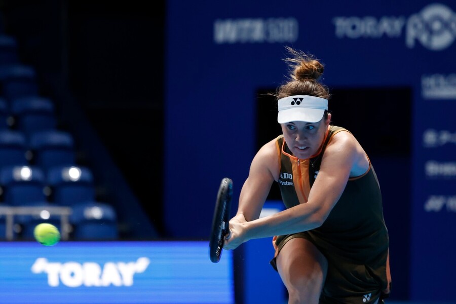 Linda Nosková je ve finále WTA Tokyo 2025, o titul si zahraje s Belindou Benčičovou