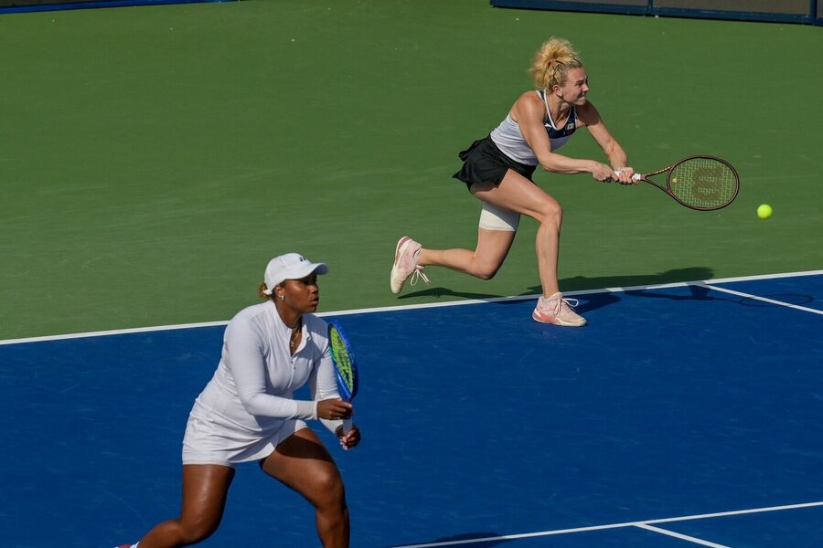 Taylor Townsendová a Kateřina Siniaková v semifinále čtyřhry turnaje Dubai Duty Free Tennis Championships 2025