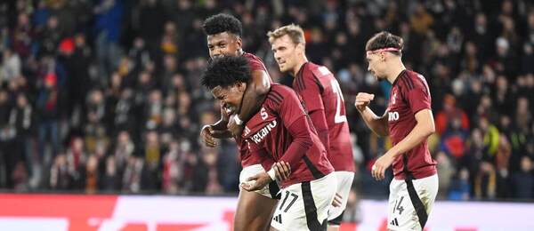 Radující se hráči Sparty Praha v utkání s Bohemians 1905