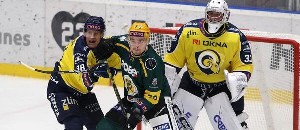 Aleksi Salonen, Adam Hořanský, Marek Čiliak v posledním vzájemném utkání mezi Vsetínem a Zlínem