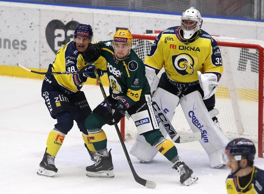 Aleksi Salonen, Adam Hořanský, Marek Čiliak v posledním vzájemném utkání mezi Vsetínem a Zlínem