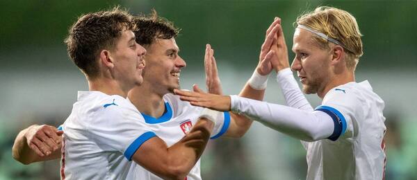 Čeští fotbalisté do 21 let se radují z gólu proti Ázerbájdžánu