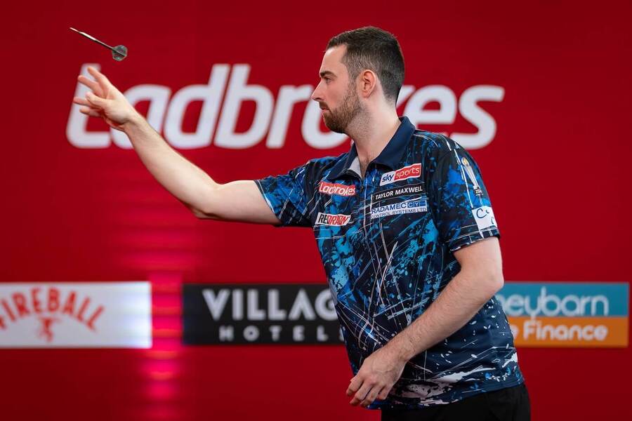 Luke Humphries ve čtvrtfinále Players Championships 2024 v&nbsp;Butlins Minehead v&nbsp;Anglii.