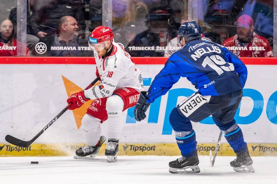 Oscar Flynn z Třince a Anthony Nellis z Vítkovic v posledním vzájemném utkání