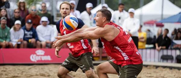 Perušič a Schweiner jsou ve čtvrtfinále MS v beachvolejbale 2025