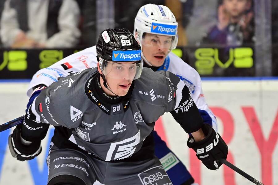 Jan Šír a Marek Šaloga v zápase mezi Karlovými Vary a Kometou