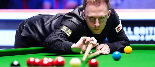 Judd Trump ve finále Victorian Plumbing UK Championship 2024 ve snookeru v anglickém Yorku