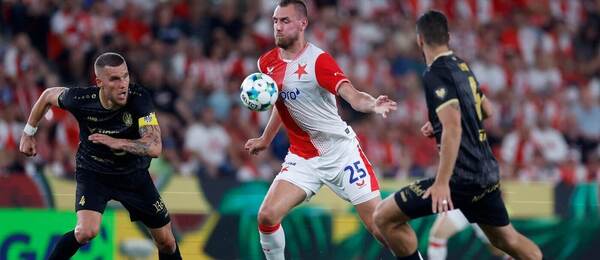 Tomáš Petrášek, Tomáš Chorý a Filip Čihák v prvním letošním zápase Slavia - Teplice