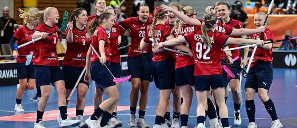 Český tým na mistrovství světa florbalistek (Skupina A, Česko - Švýcarsko, 8. prosince 2025) ve Starez Aréně Vodova v Brně