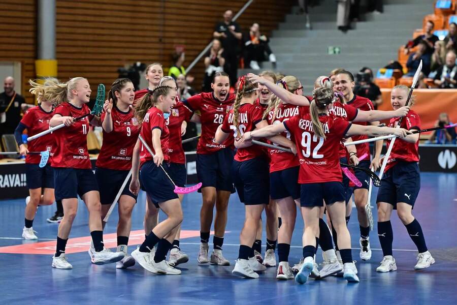 Český tým na mistrovství světa florbalistek (Skupina A, Česko - Švýcarsko, 8. prosince 2025) ve Starez Aréně Vodova v Brně