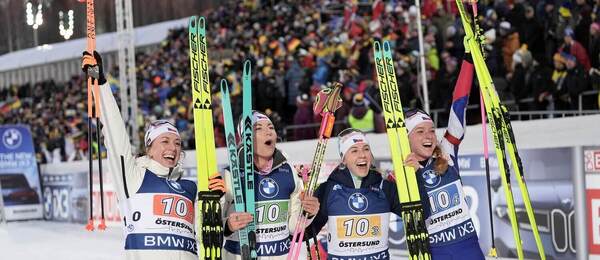 České biatlonistky získaly během úvodní zastávky v Östersundu bronz ve štafetě