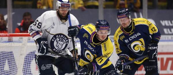 Petr Kolmann z Kolína a Jaromír Kverka ml. a Tomáš Vracovský ze Zlína v posledním vzájemném utkání ve Zlíně