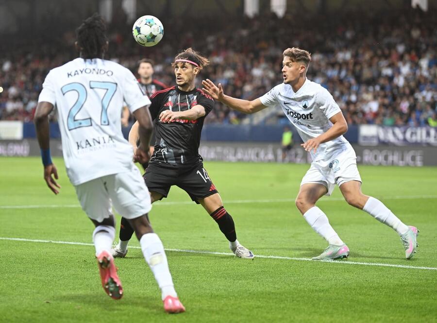 Vojtěch Stránský a Veljko Birmančević v posledním duelu Sparty s Libercem