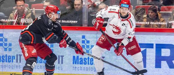 Martin Kohout a Andrej Nestrašil v posledním vzájemném zápase mezi Třincem a Mountfieldem