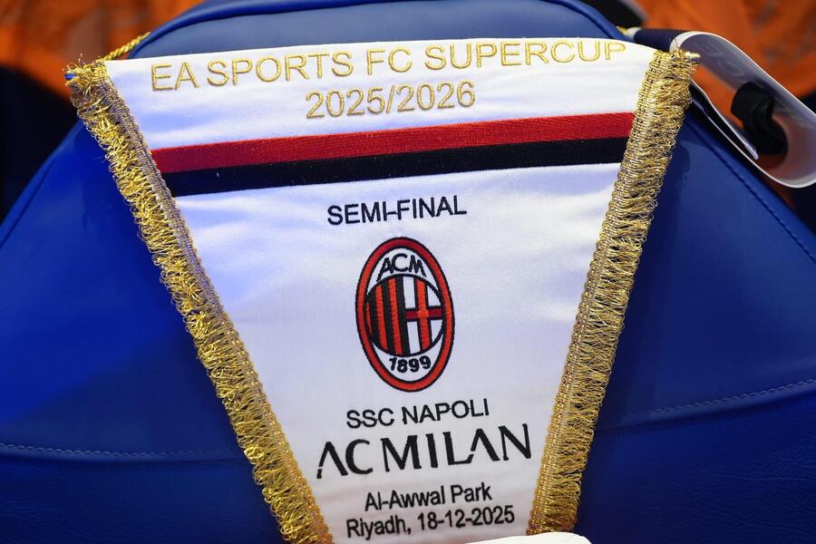 První semifinále Italského superpoháru obstarají Neapol a&nbsp;AC Milán