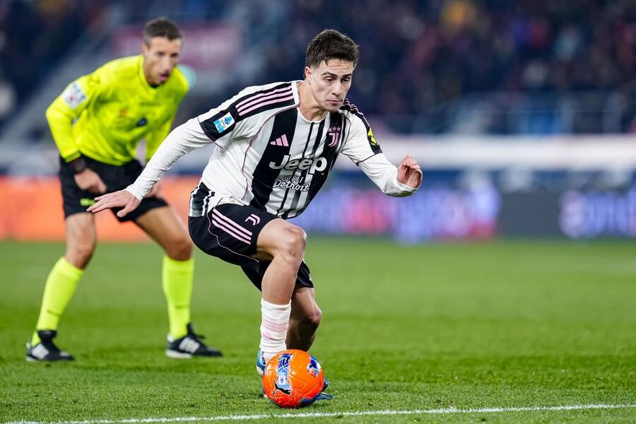 Kenan Yildiz z&nbsp;týmu FC Juventus. Dnes nastoupí proti celku AS Řím. Zápas lze sledovat v&nbsp;live streamu