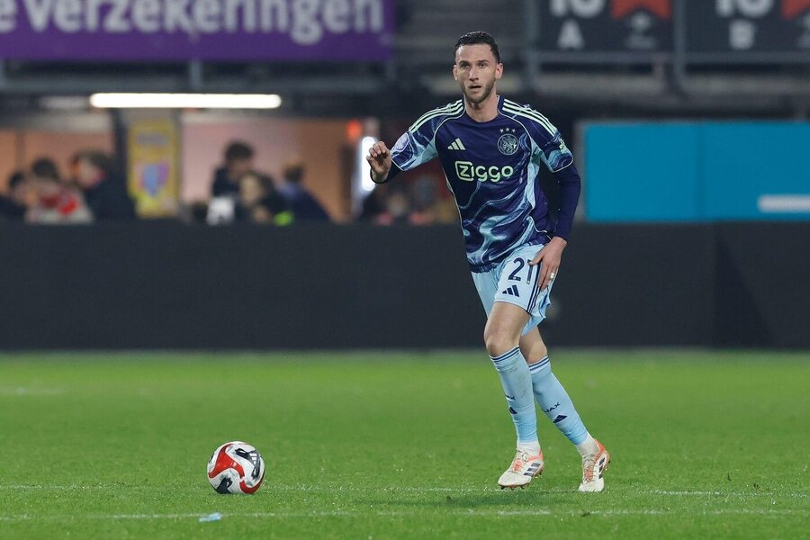 Fotbalista Branco van den Boomen z&nbsp;týmu AFC Ajax ve druhém kole Eurojackpot KNVB Beker v&nbsp;Rotterdamu