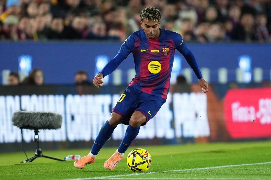 Lamine Yamal z&nbsp;FC Barcelona během utkání La Ligy 2025 na Spotify Camp Nou Stadium v&nbsp;Barceloně