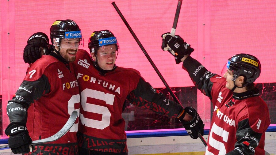 Kde sledovat hokej ze Spengler Cupu Fribourg – Sparta Praha?