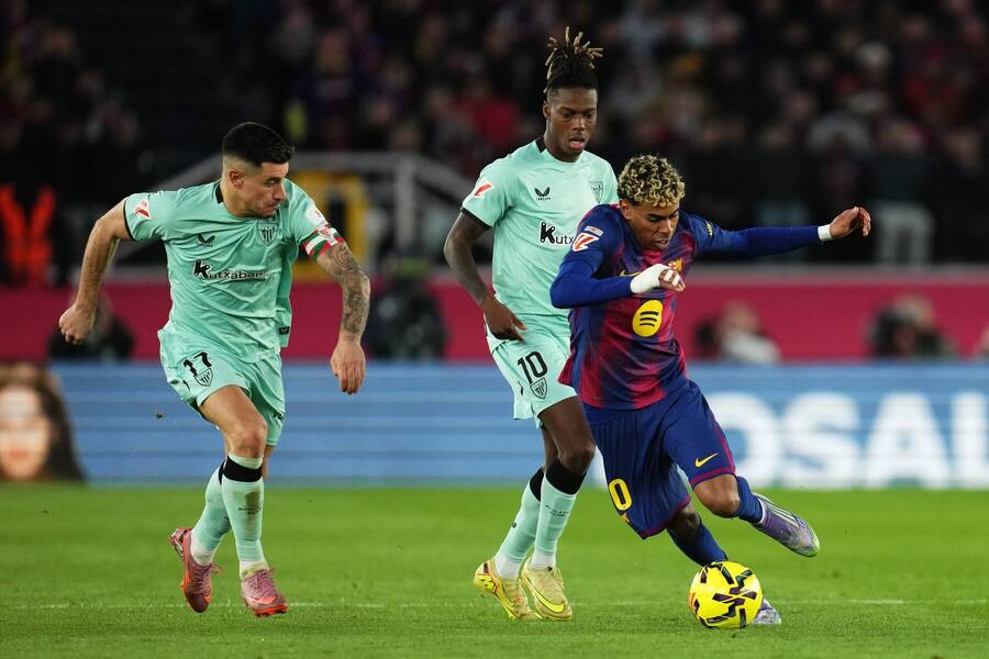Lamine Yamal napadán hráči Ath. Bilbao během posledního zápasu s&nbsp;Barcelonou