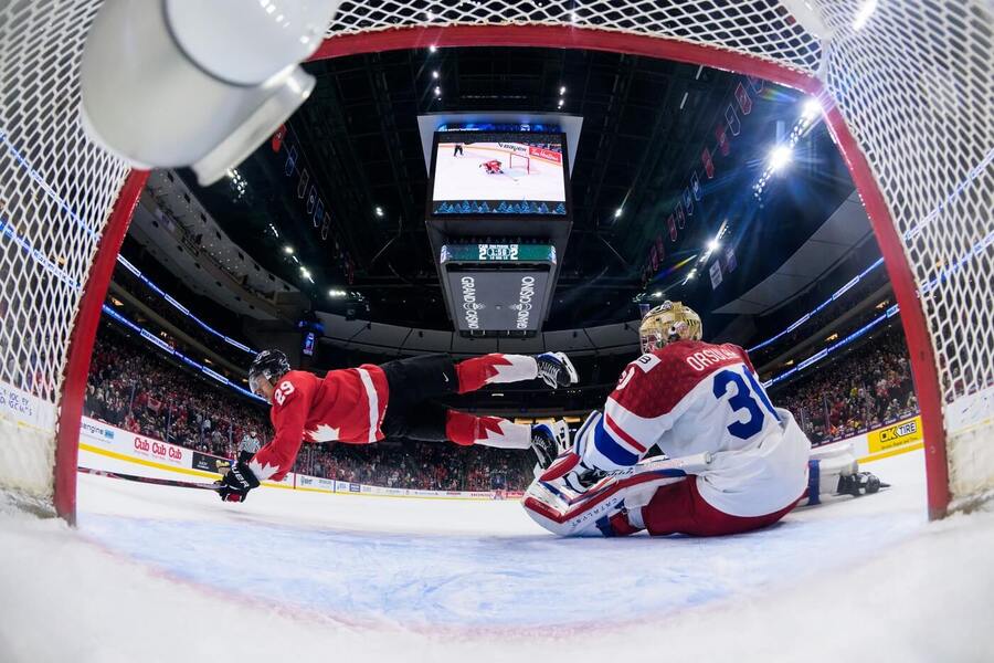 Faul Michala Orsulaka v&nbsp;semifinále MS U20 proti Kanadě